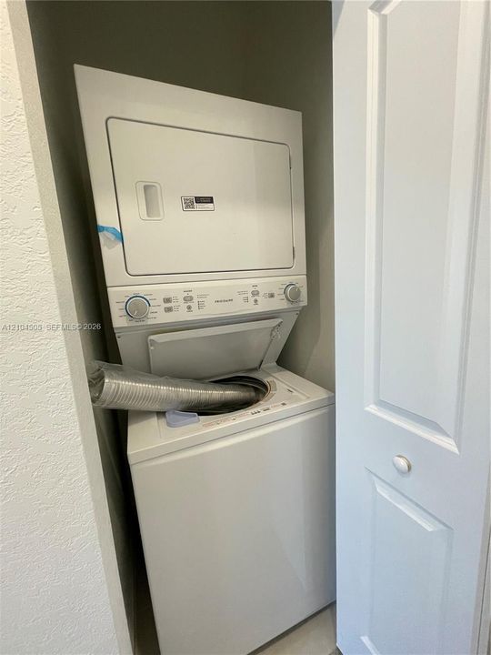 В аренду: $2,600 (3 спален, 3 ванн, 1330 Квадратных фут)