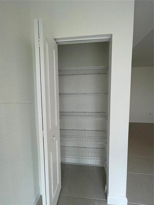 В аренду: $2,600 (3 спален, 3 ванн, 1330 Квадратных фут)