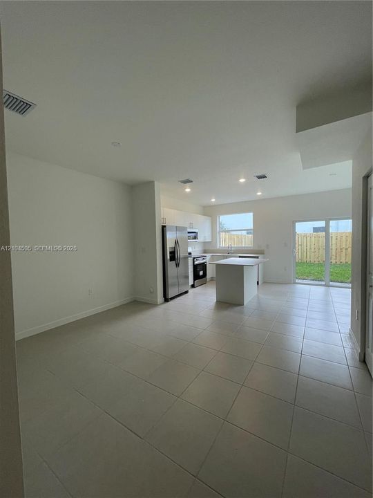 В аренду: $2,600 (3 спален, 3 ванн, 1330 Квадратных фут)