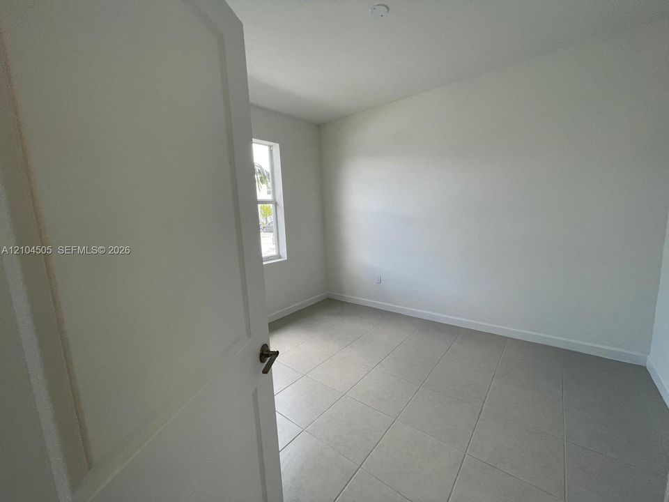 В аренду: $2,600 (3 спален, 3 ванн, 1330 Квадратных фут)