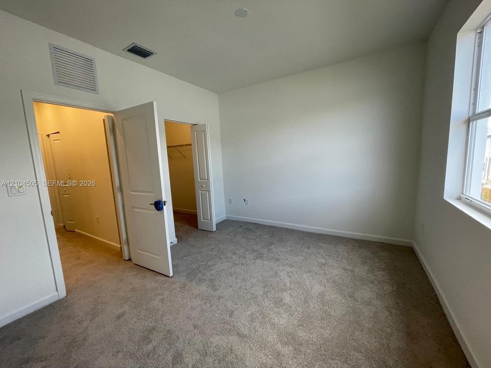 В аренду: $2,600 (3 спален, 3 ванн, 1330 Квадратных фут)
