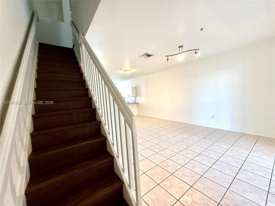 For Rent: $2,800 (3 beds, 2 baths, 1370 Square Feet)