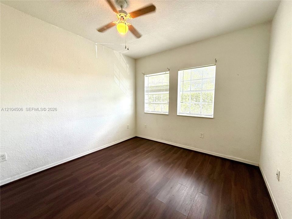 For Rent: $2,800 (3 beds, 2 baths, 1370 Square Feet)