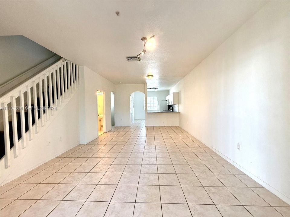 For Rent: $2,800 (3 beds, 2 baths, 1370 Square Feet)