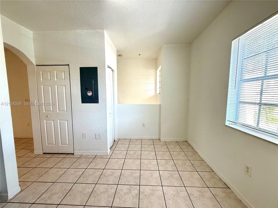 For Rent: $2,800 (3 beds, 2 baths, 1370 Square Feet)