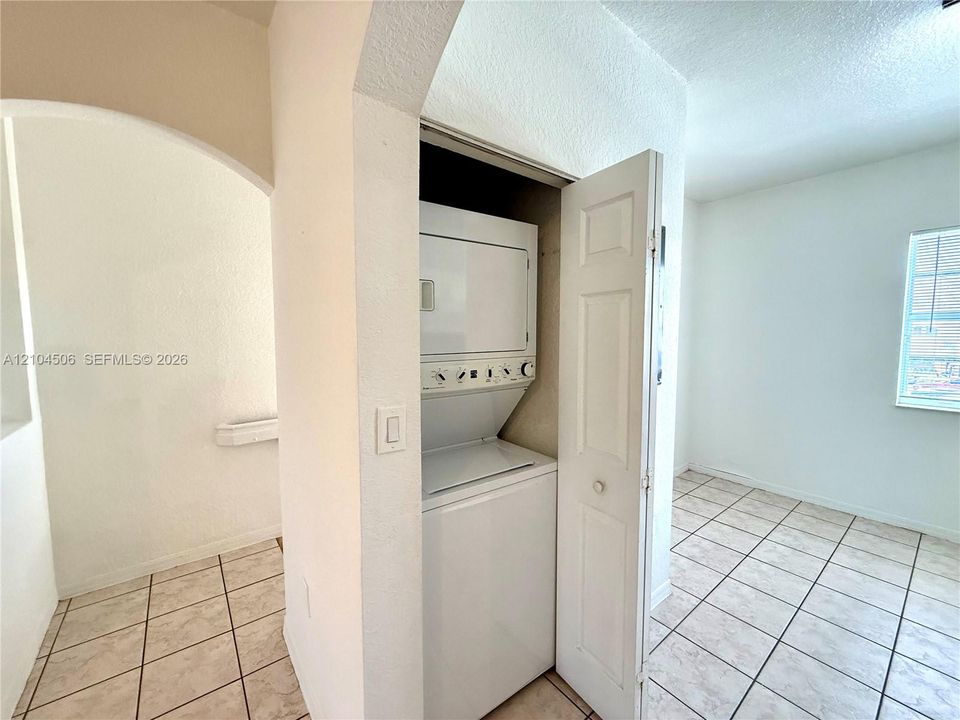 For Rent: $2,800 (3 beds, 2 baths, 1370 Square Feet)