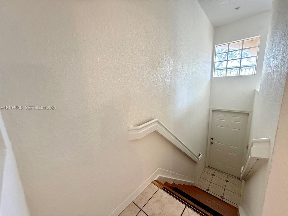 For Rent: $2,800 (3 beds, 2 baths, 1370 Square Feet)