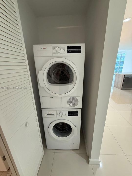 For Rent: $5,700 (2 beds, 2 baths, 1239 Square Feet)