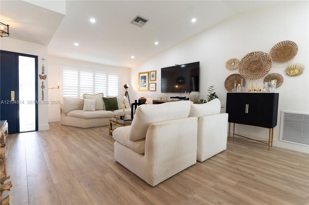 For Sale: $785,000 (3 beds, 2 baths, 1498 Square Feet)