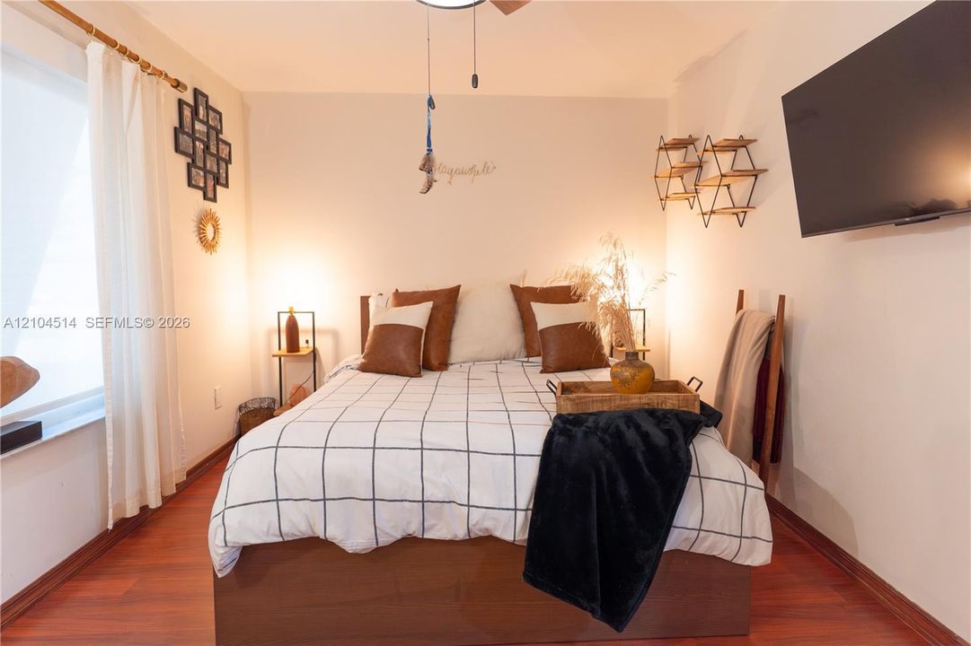 For Sale: $785,000 (3 beds, 2 baths, 1498 Square Feet)