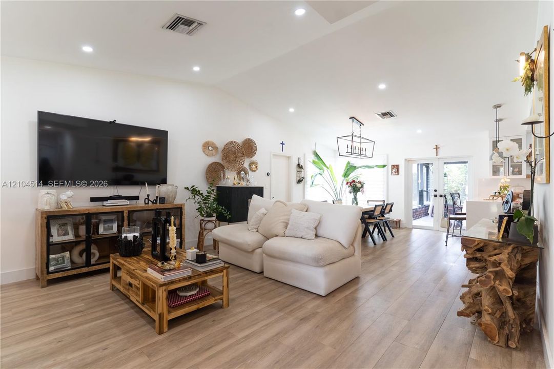 For Sale: $785,000 (3 beds, 2 baths, 1498 Square Feet)