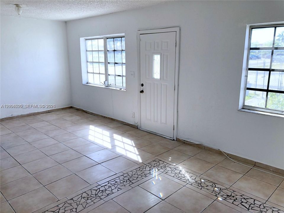 En Renta: $2,500 (3 camas, 1 baños, 3316 Pies cuadrados)