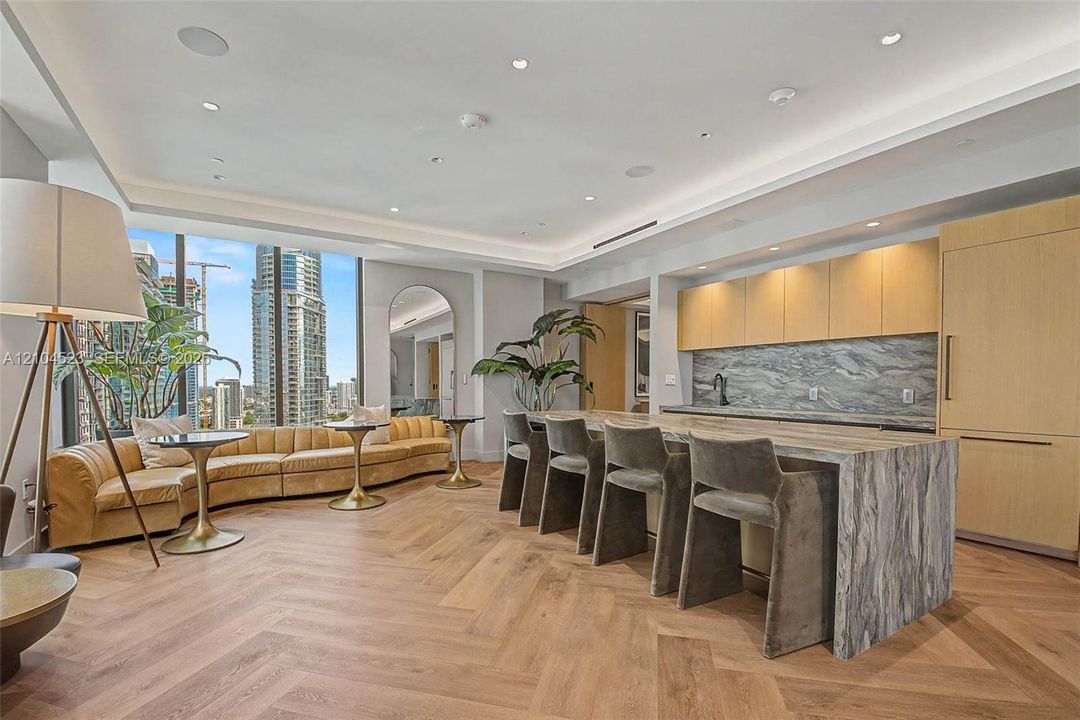 For Rent: $4,600 (2 beds, 2 baths, 760 Square Feet)