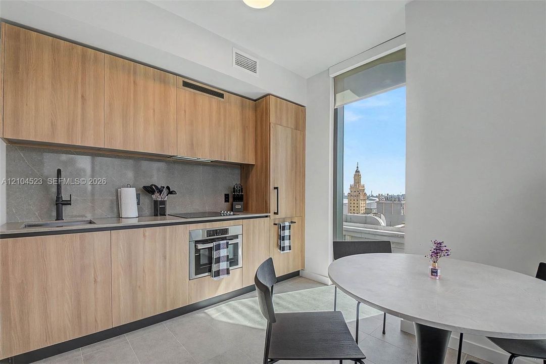 For Rent: $4,600 (2 beds, 2 baths, 760 Square Feet)