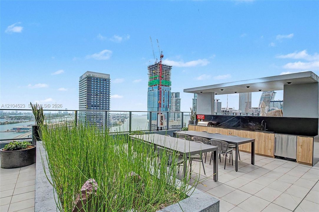 For Rent: $4,600 (2 beds, 2 baths, 760 Square Feet)