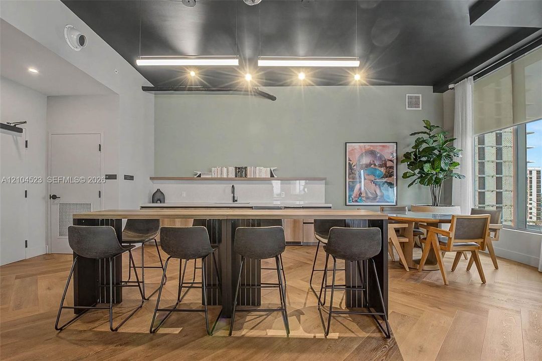 For Rent: $4,600 (2 beds, 2 baths, 760 Square Feet)