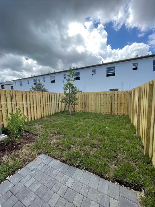 В аренду: $2,600 (3 спален, 3 ванн, 1300 Квадратных фут)