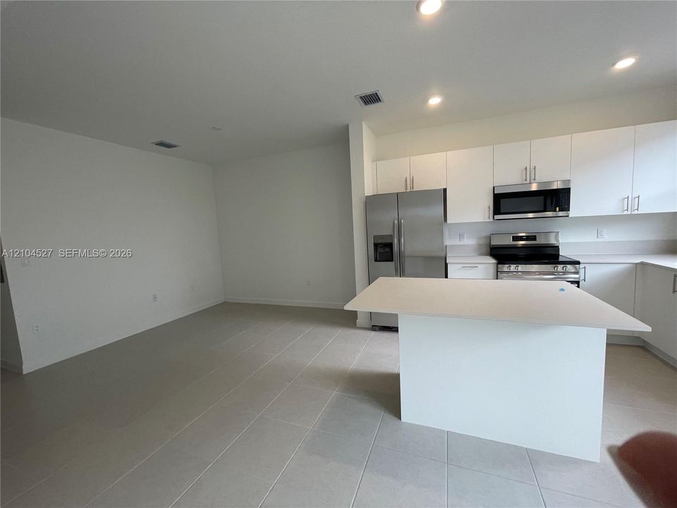 В аренду: $2,600 (3 спален, 3 ванн, 1300 Квадратных фут)