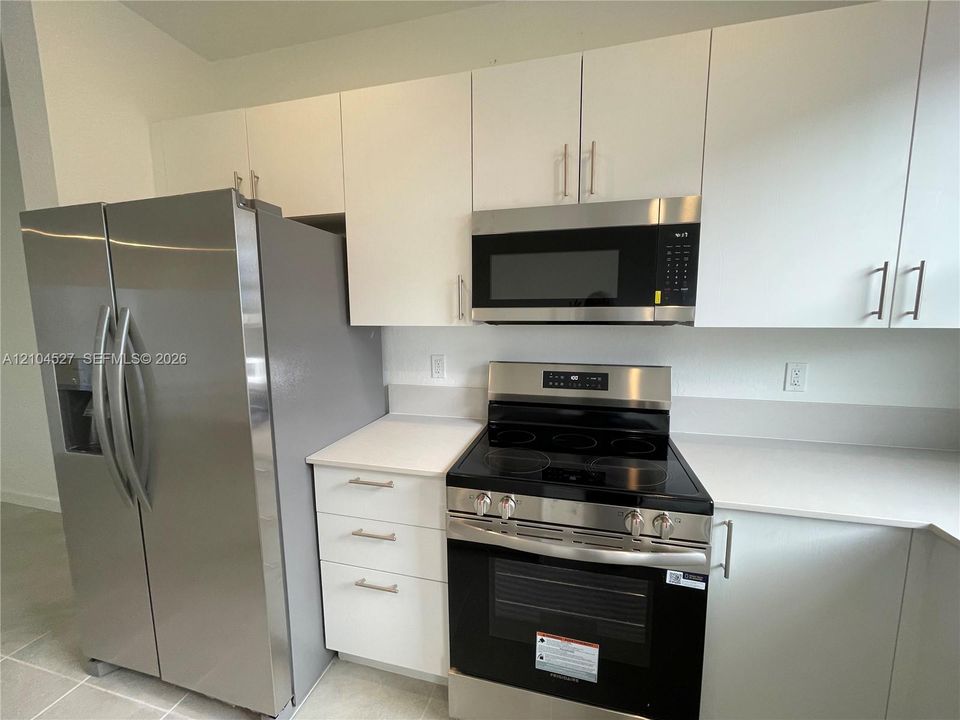 В аренду: $2,600 (3 спален, 3 ванн, 1300 Квадратных фут)