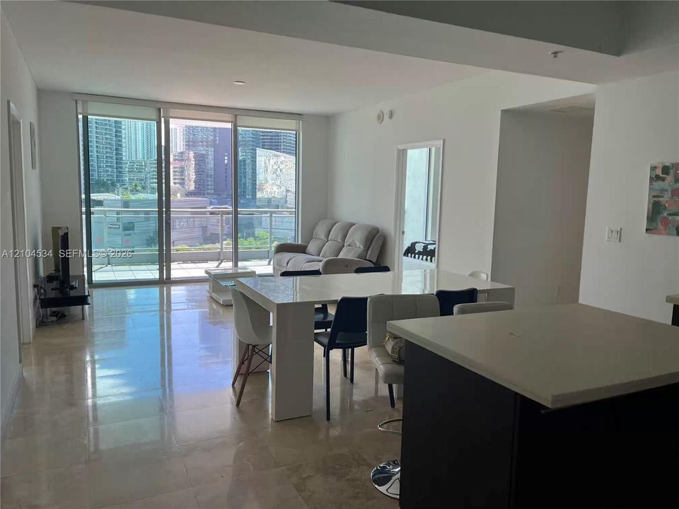 На продажу: $549,000 (2 спален, 2 ванн, 1129 Квадратных фут)