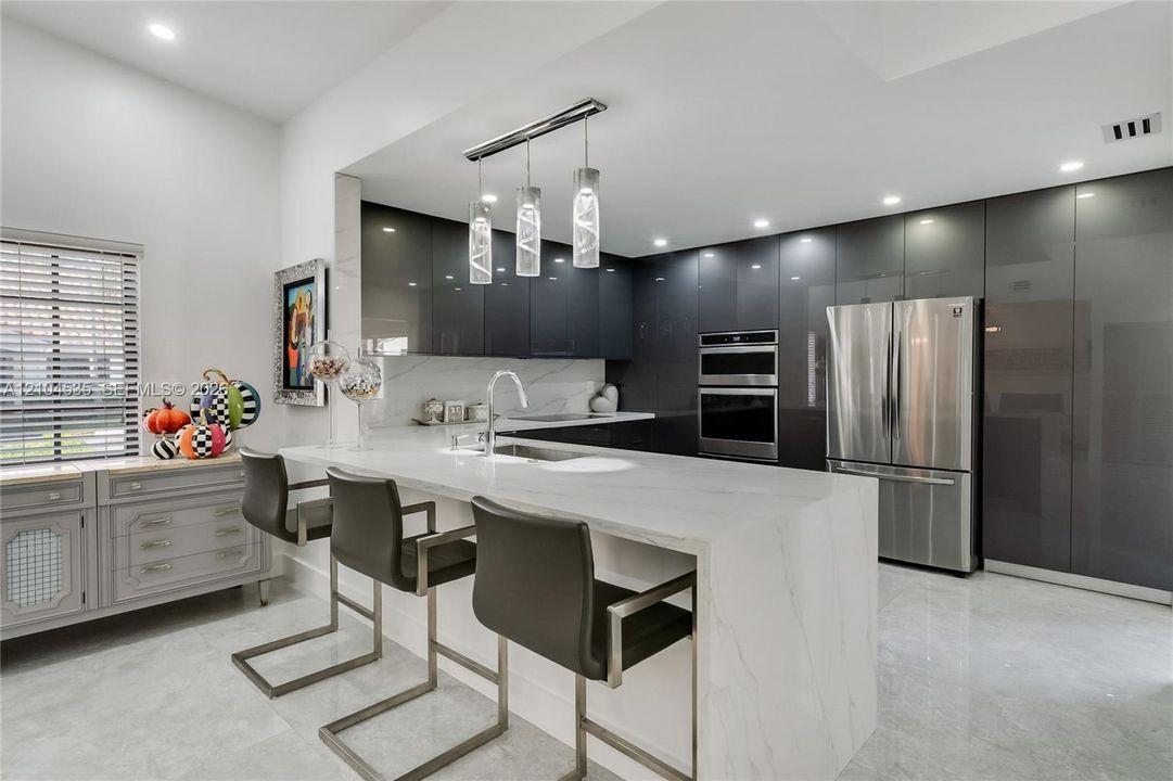 En Venta: $799,000 (3 camas, 2 baños, 1505 Pies cuadrados)