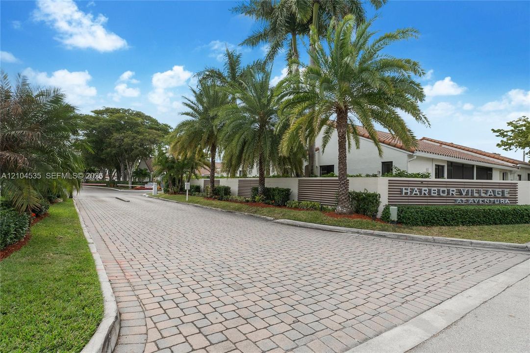 En Venta: $799,000 (3 camas, 2 baños, 1505 Pies cuadrados)
