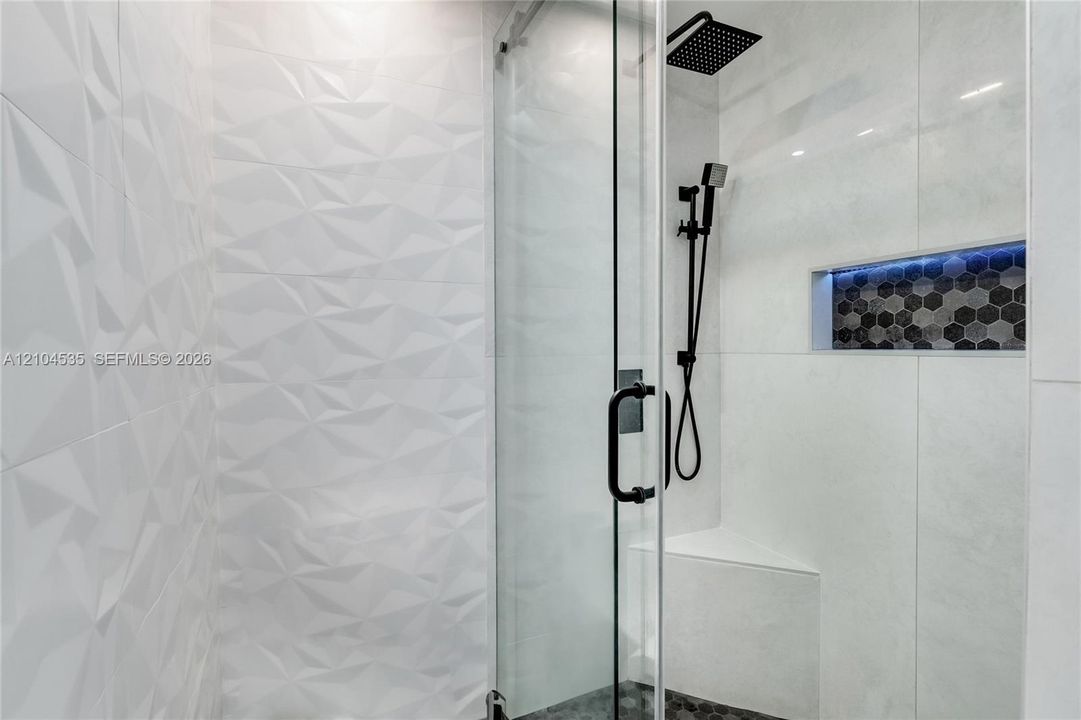 En Venta: $799,000 (3 camas, 2 baños, 1505 Pies cuadrados)