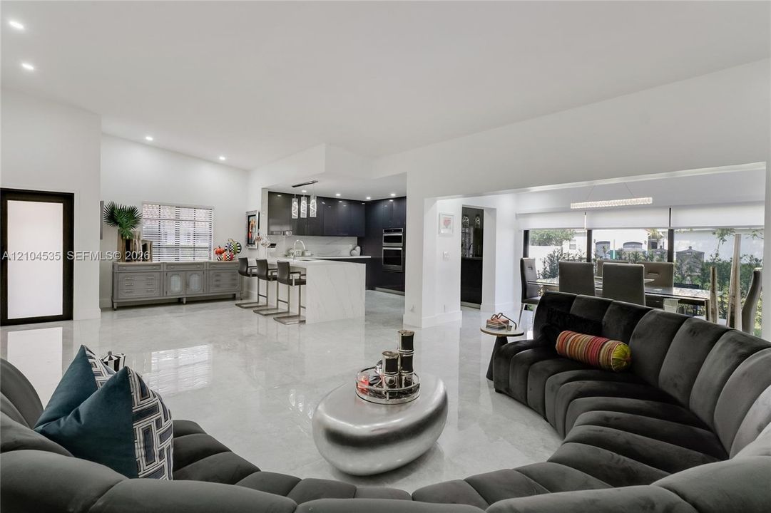 En Venta: $799,000 (3 camas, 2 baños, 1505 Pies cuadrados)