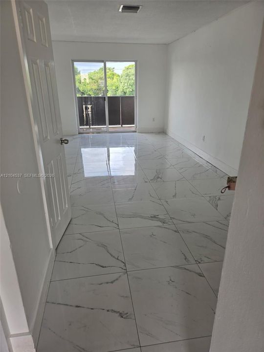 For Rent: $2,400 (2 beds, 1 baths, 900 Square Feet)