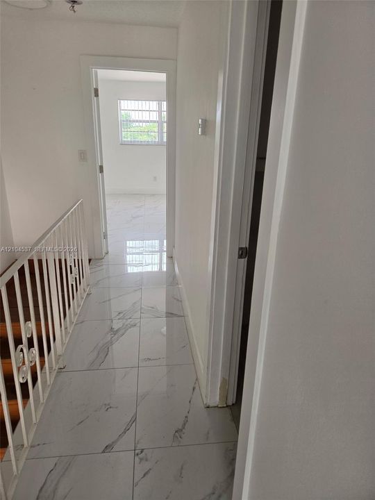 For Rent: $2,400 (2 beds, 1 baths, 900 Square Feet)
