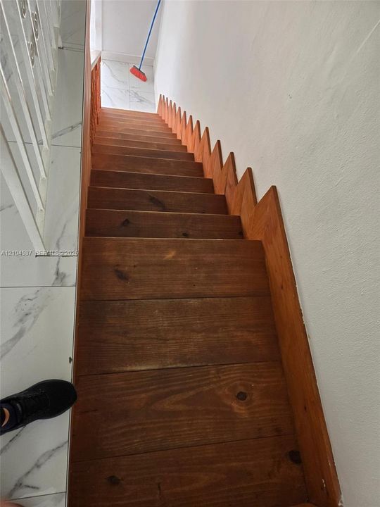 For Rent: $2,400 (2 beds, 1 baths, 900 Square Feet)