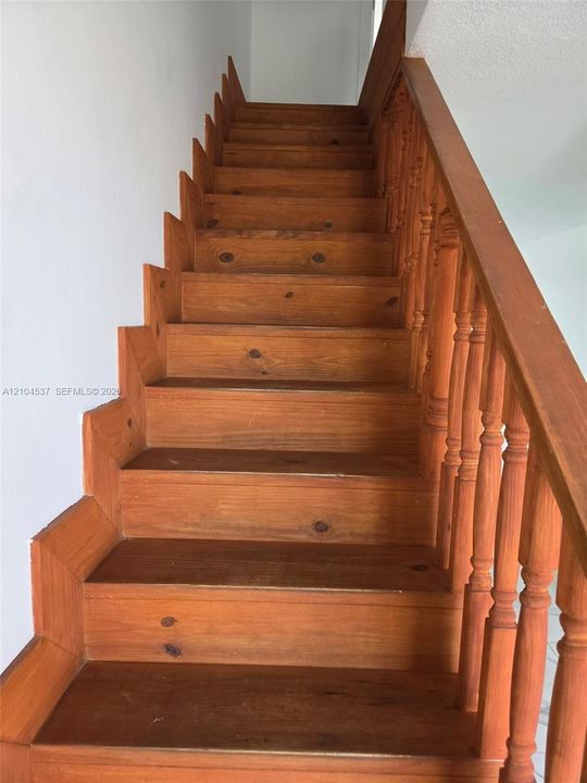 For Rent: $2,400 (2 beds, 1 baths, 900 Square Feet)