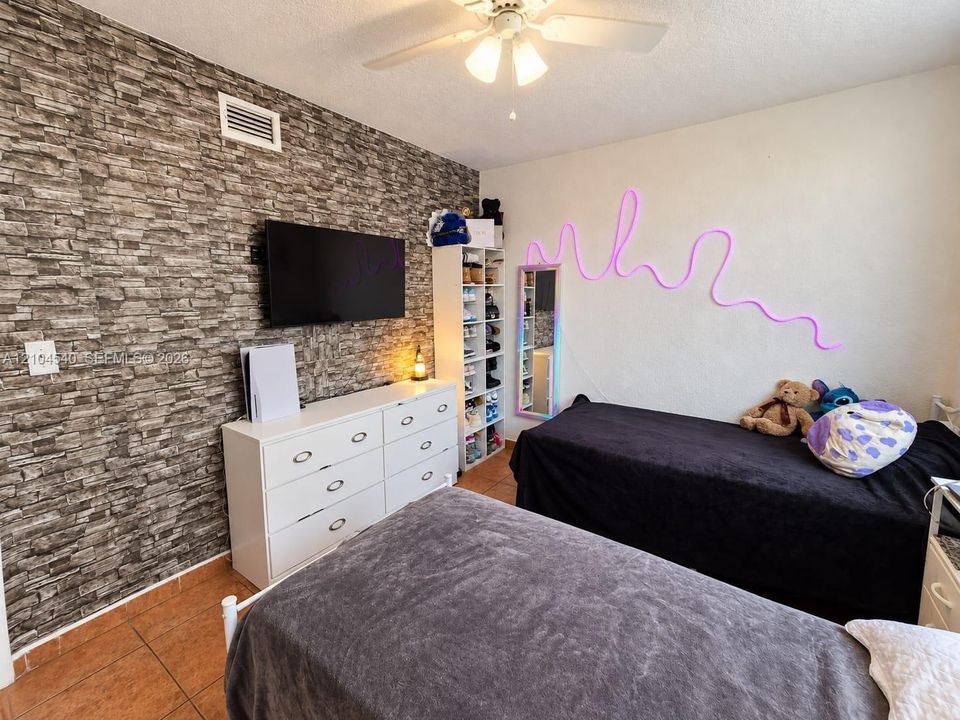 For Sale: $315,000 (3 beds, 1 baths, 1304 Square Feet)
