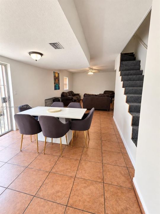 For Sale: $315,000 (3 beds, 1 baths, 1304 Square Feet)