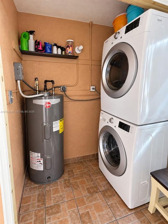 For Sale: $315,000 (3 beds, 1 baths, 1304 Square Feet)
