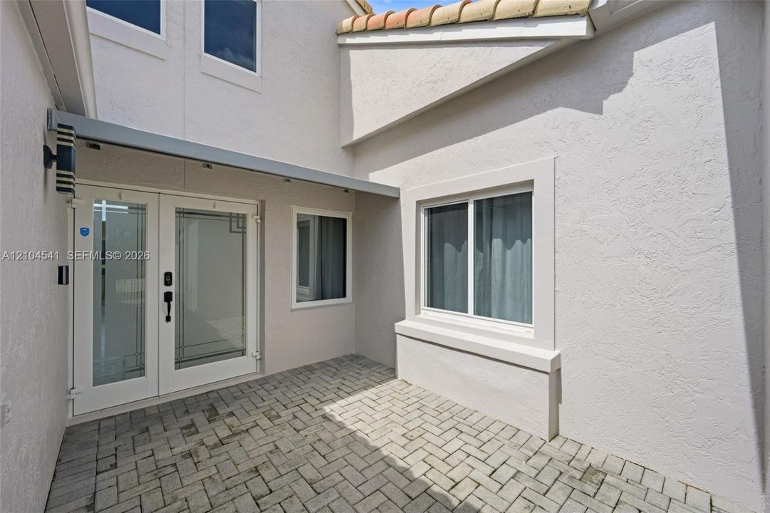 For Rent: $5,750 (3 beds, 2 baths, 1777 Square Feet)