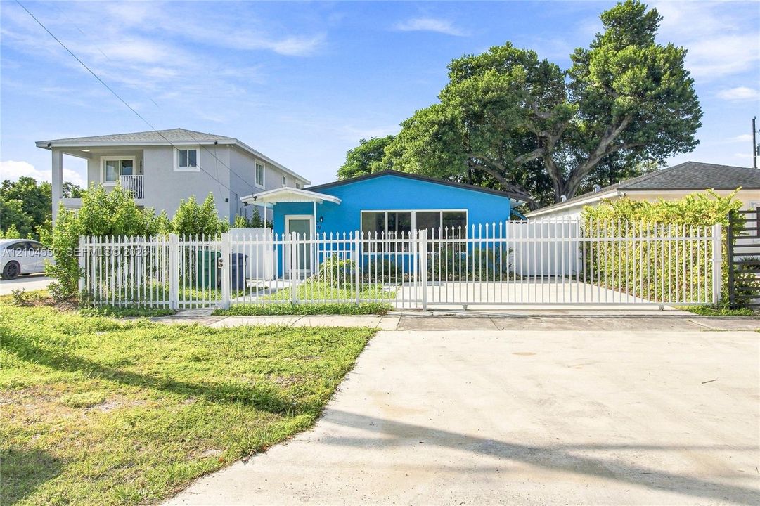 En Venta: $750,000 (5 camas, 4 baños, 1120 Pies cuadrados)