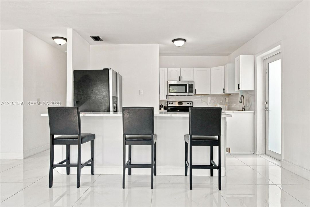 En Venta: $750,000 (5 camas, 4 baños, 1120 Pies cuadrados)