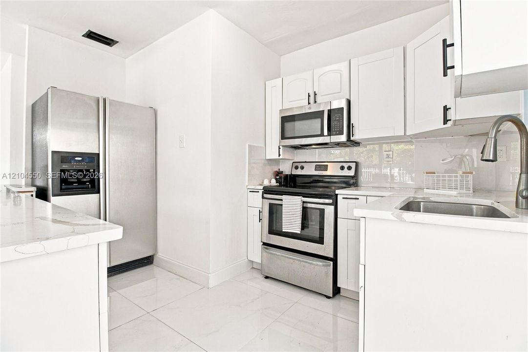 En Venta: $750,000 (5 camas, 4 baños, 1120 Pies cuadrados)