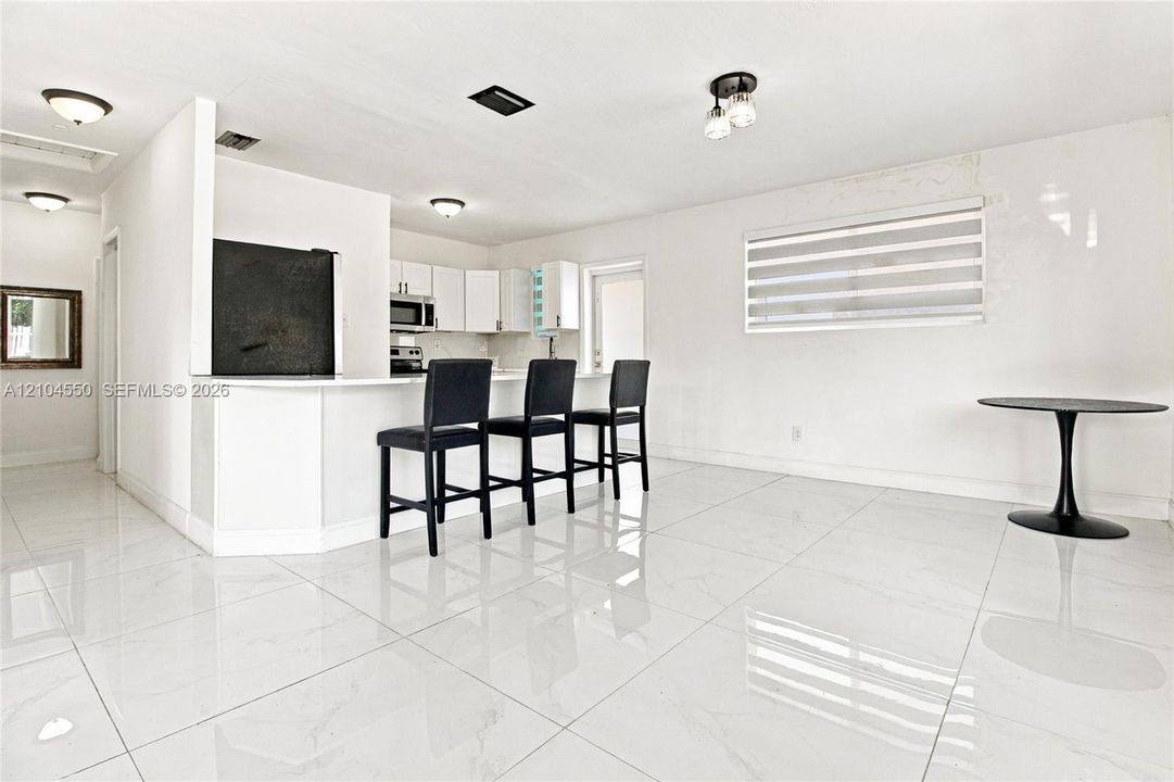 En Venta: $750,000 (5 camas, 4 baños, 1120 Pies cuadrados)