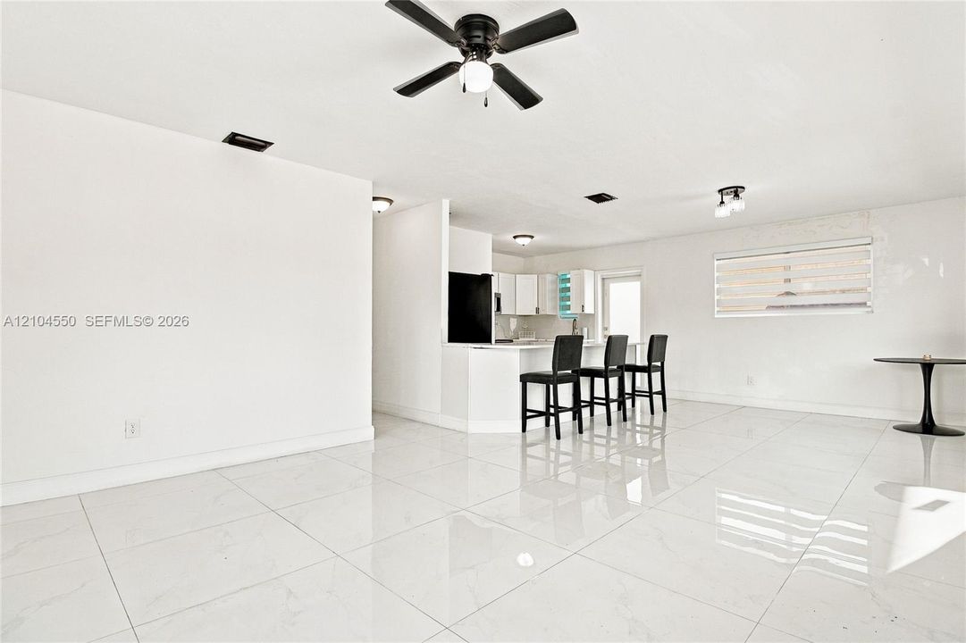 En Venta: $750,000 (5 camas, 4 baños, 1120 Pies cuadrados)