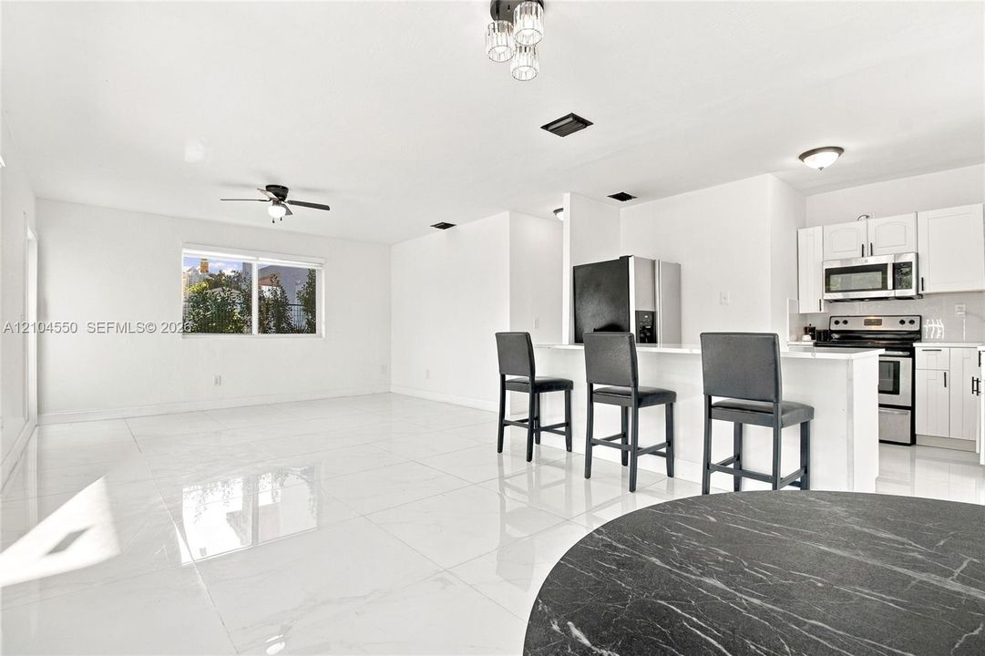 En Venta: $750,000 (5 camas, 4 baños, 1120 Pies cuadrados)