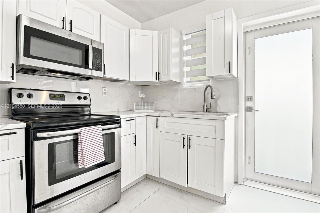 En Venta: $750,000 (5 camas, 4 baños, 1120 Pies cuadrados)