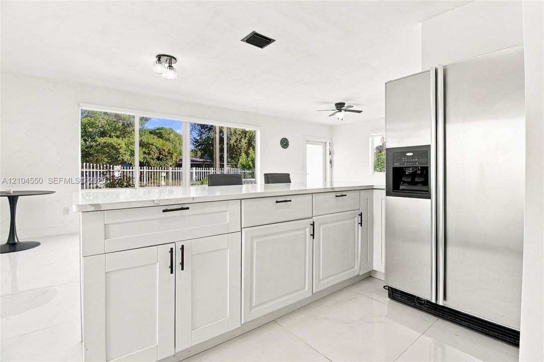 En Venta: $750,000 (5 camas, 4 baños, 1120 Pies cuadrados)