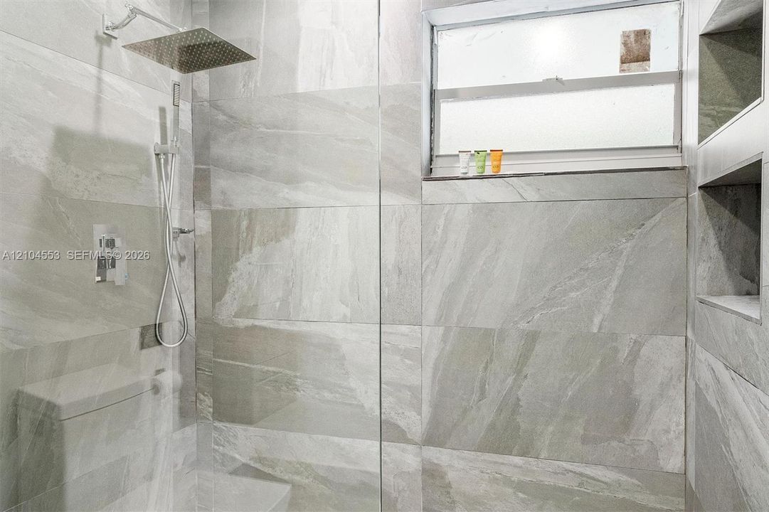 На продажу: $1,499,000 (4 спален, 3 ванн, 1650 Квадратных фут)