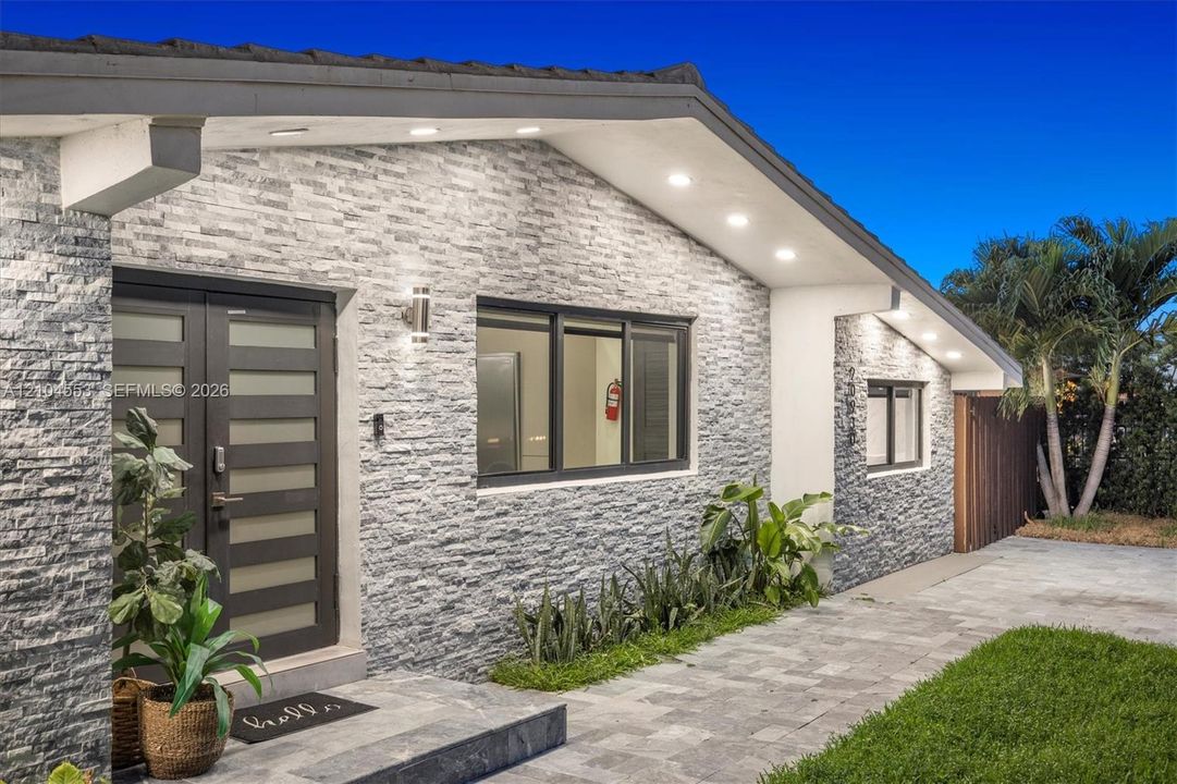 На продажу: $1,499,000 (4 спален, 3 ванн, 1650 Квадратных фут)