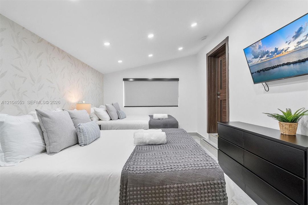 На продажу: $1,499,000 (4 спален, 3 ванн, 1650 Квадратных фут)