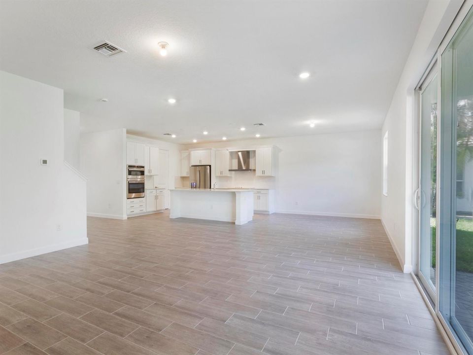 Familyn to Dining and Kitchen