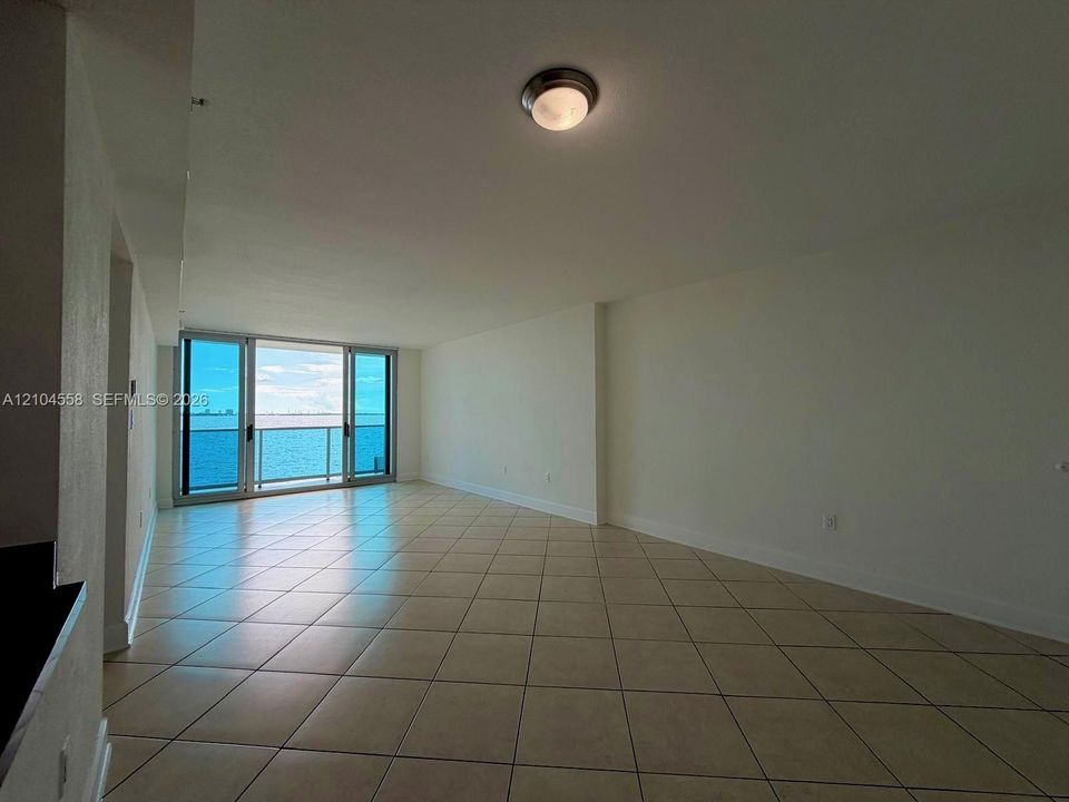 В аренду: $2,605 (1 спален, 1 ванн, 925 Квадратных фут)