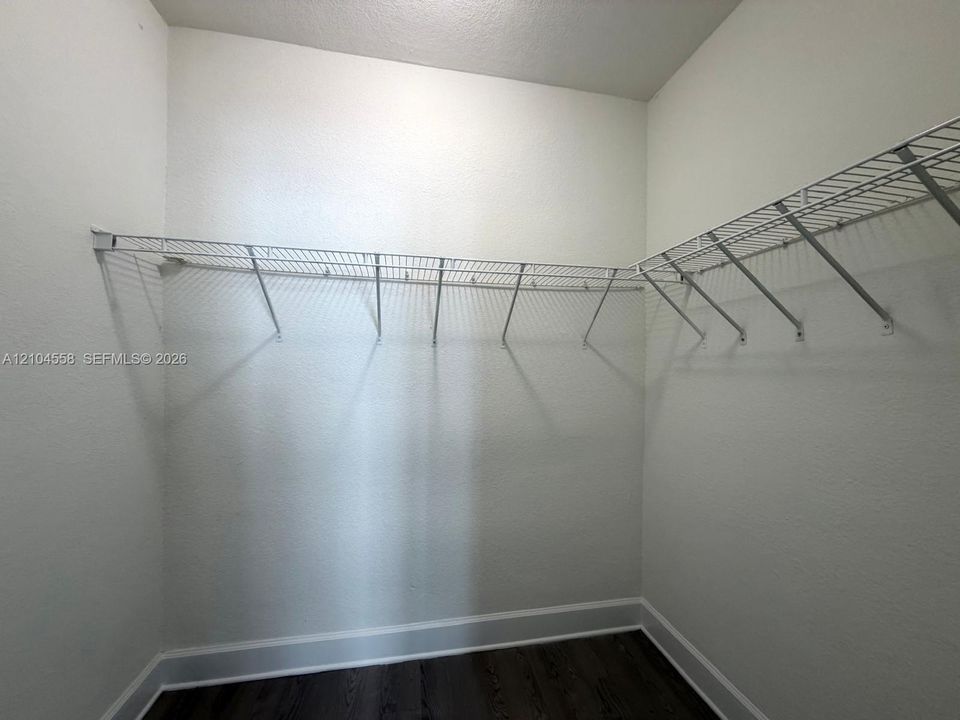 В аренду: $2,605 (1 спален, 1 ванн, 925 Квадратных фут)